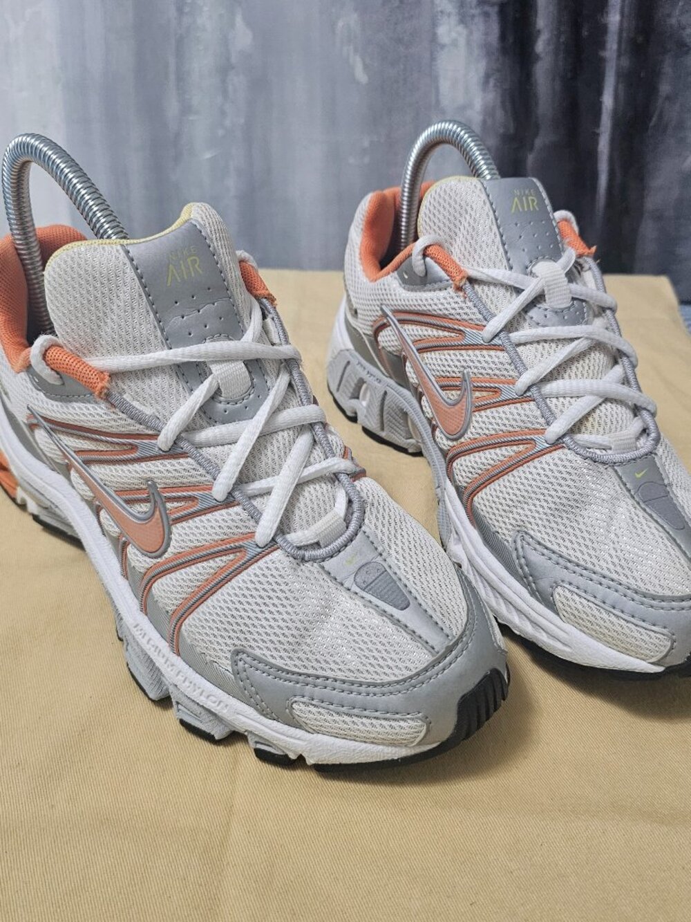 Nike Air Y2K Tri D White Orange Silver Running Shoes Sneaker Women's Size 6 - Picture 2 of 7